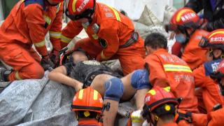 中国消防：齐齐哈尔三十四中体育馆坍塌事故第10人被救出