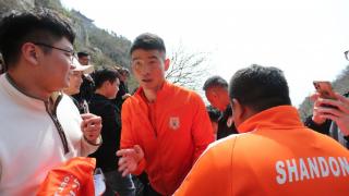 记者：吉翔已参加泰山队训练 王彤受伤后他将承担右路重任