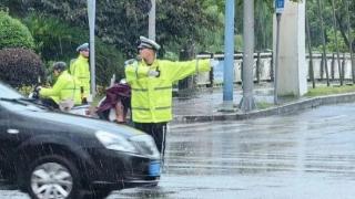 台风“杜苏芮”影响上海交警全力保障城市畅通