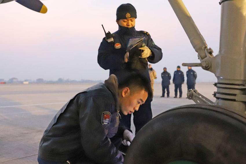 直击新年开训现场 | 闻令而动,海军航空大学某团打响新年开飞“第一枪”