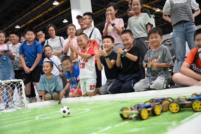 机器人足球赛、魔法秀……“青少年数字创客节”首周活动精彩纷呈