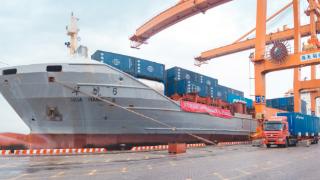 厦门港开通首条跨境电商“大三通”海运快线 首班搭载60个集装箱、2290万元货物