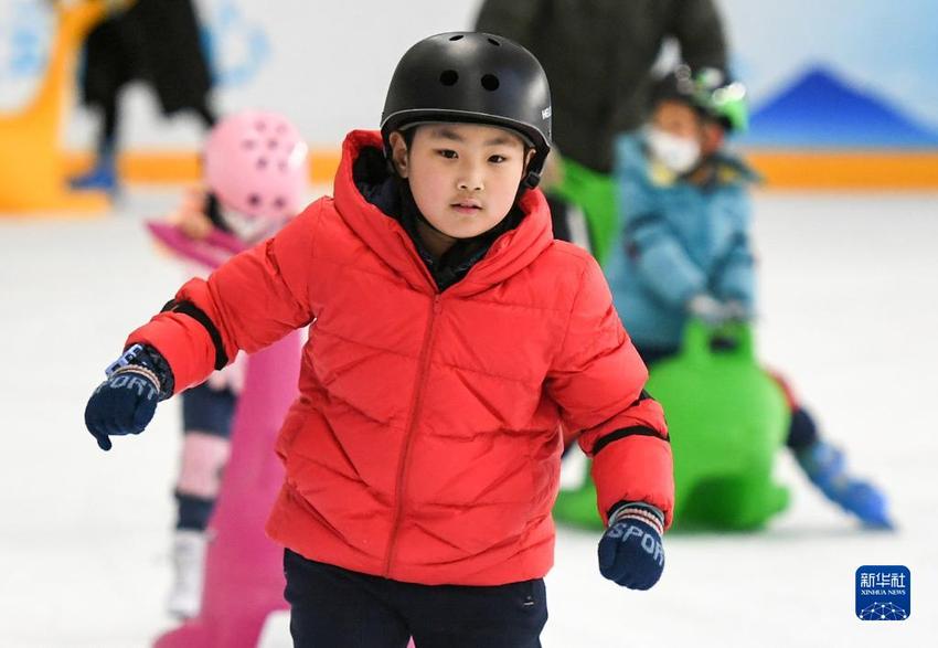 双奥场馆里过大年——新春佳节在“冰立方”感受冰上运动魅力