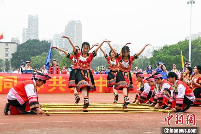 广西高校大学生多彩活动迎接“三月三”