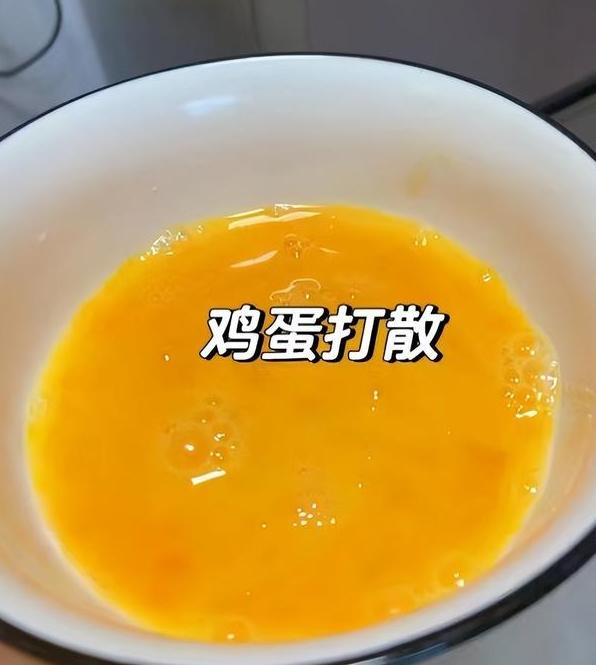 包菜鸡蛋炒粉丝，不仅做法简单易学，而且美味可口