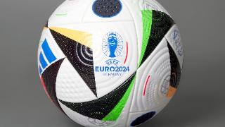 2024年德国欧洲杯用球照片曝光：黑白主色调，简洁大气