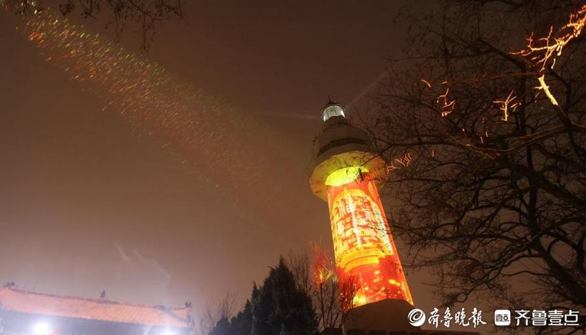 “龙龙”的年味|童话街景剧现场互动闹元宵，烟台山公园游人如织