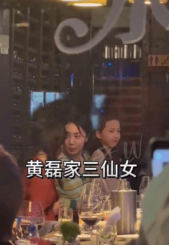 黄磊儿子罕露面，长相复制二姐俩人都像爸，多妹烫发涂指甲好爱美