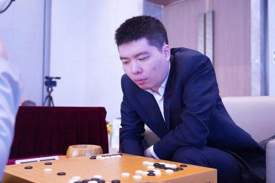 棋王争霸赛八强战罢 杨鼎新谢科李钦诚柁嘉熹进四强