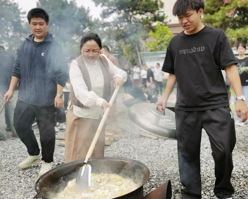 河北美术学院：在劳动教育实践基地感受丰收节喜悦