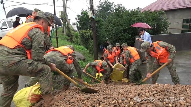 强降雨持续进行，江西高安锦江河段水位迅速上升