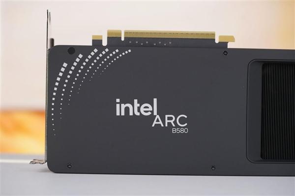 对标RTX 4060！Intel锐炫B580限量版显卡图赏