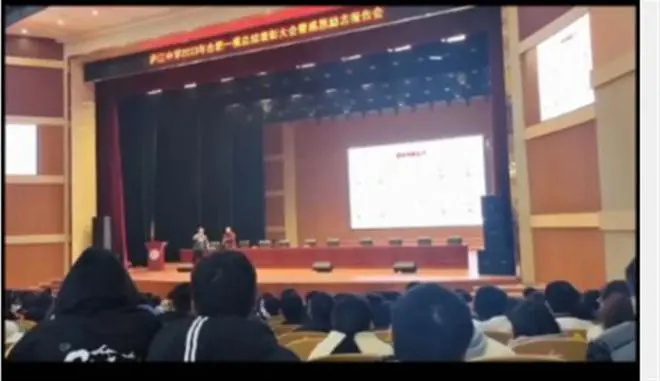 亲历者回忆“名师”陈宏友演讲：鼓吹外国人血统崇高，建议学生出国了就别回来