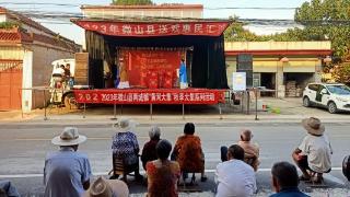 济宁市微山县两城镇依托黄河大集系列活动组织开展送戏下乡活动