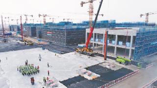 厦门太古翔安机场维修基地钢结构首吊完成