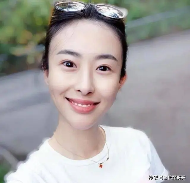 翟凌：曾经的第一车模，遭男友报复全网皆知，婚后生子幸福美满