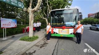 青岛各大高校陆续开启“暑假模式” “青岛巴士·温暖回家路”学子返乡快车再出发