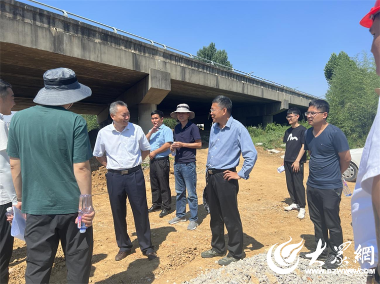 刘绍峰赴郭河上游段治理工程现场指导工作