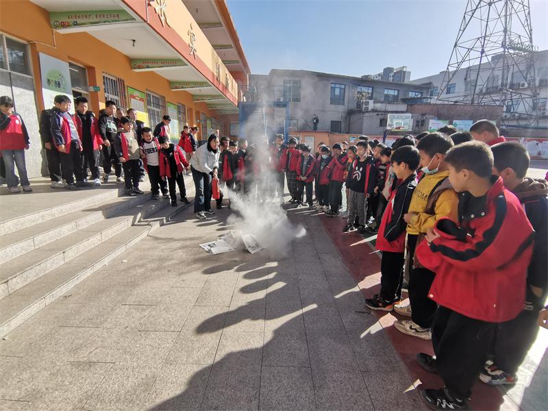 邢台市临城县城关小学开展消防应急疏散演练