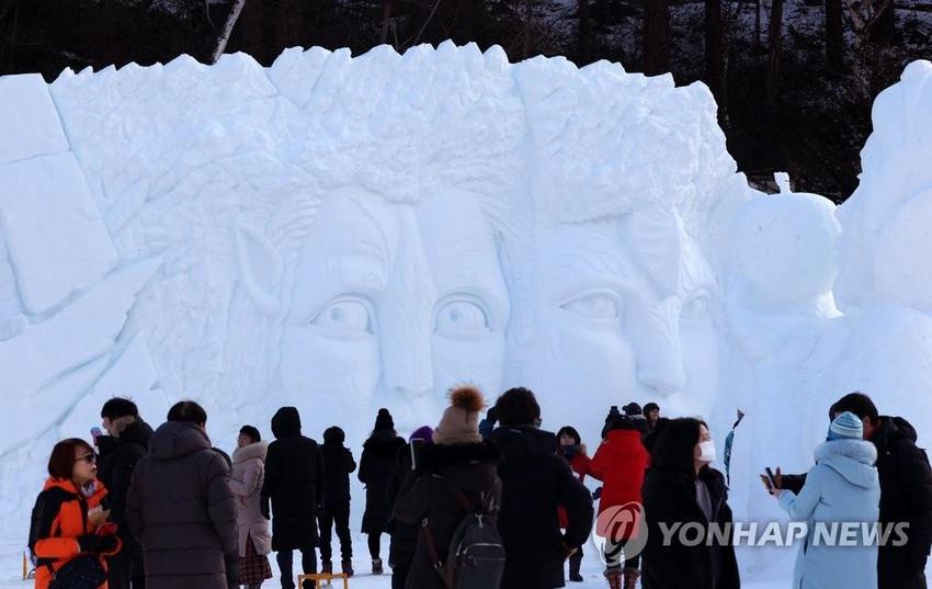 【组图】韩国江原道：雪雕作品吸引游人驻足