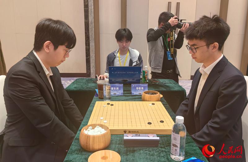 组图：世界围棋公开赛第2轮开赛 赵晨宇、柯洁分别对阵申真谞、偰玹准