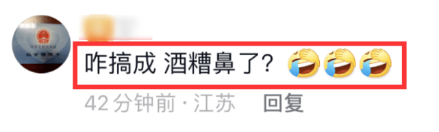 49岁主持人周群海边起舞，扮作少女动作浮夸，脸肿僵硬被指整容