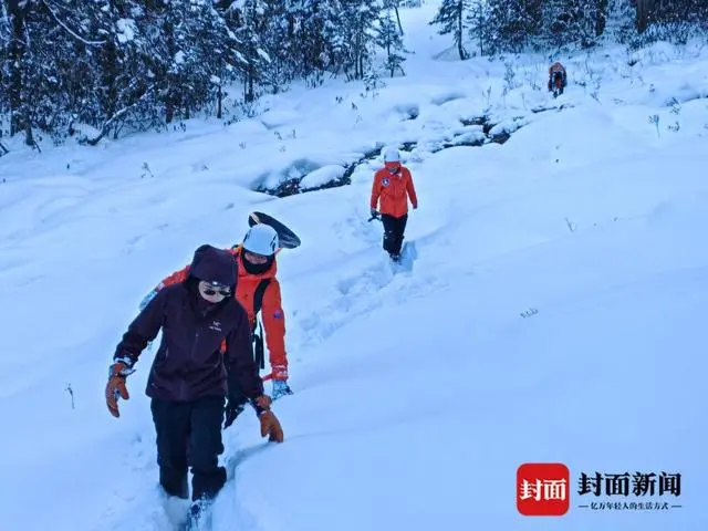 游客被困4800米雪山 迪庆消防两天一夜零下27度极限救援