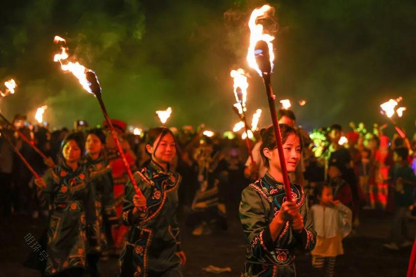 到贵州屋脊，奔赴一场以“火”为名的约定！