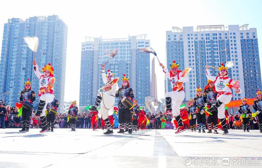 “龙龙”的年味|九岁“乐大夫”正月忙，六百年海阳大秧歌别样红