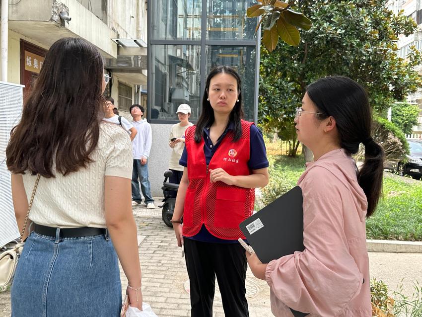 苏州科技大学建筑与城市规划学院开展“绘梦社区，共筑美好”墙绘活动