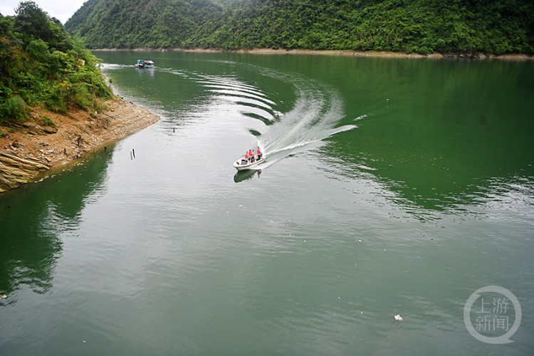 酉秀联合执法守护酉水河