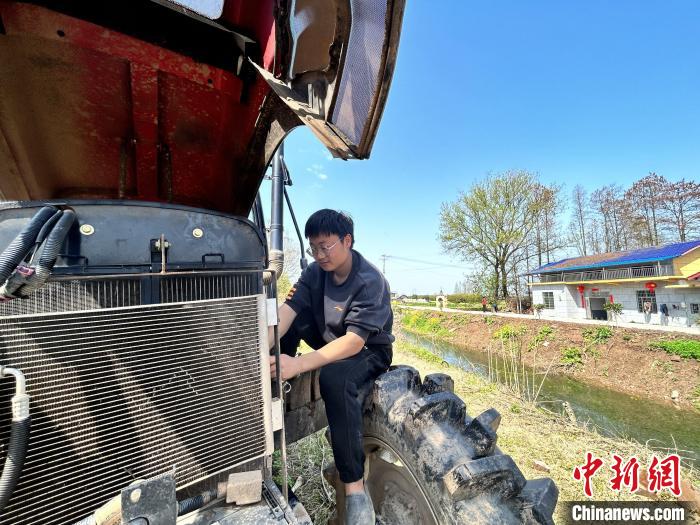 年轻人接力农业生产 湖南农村现“智慧”变革