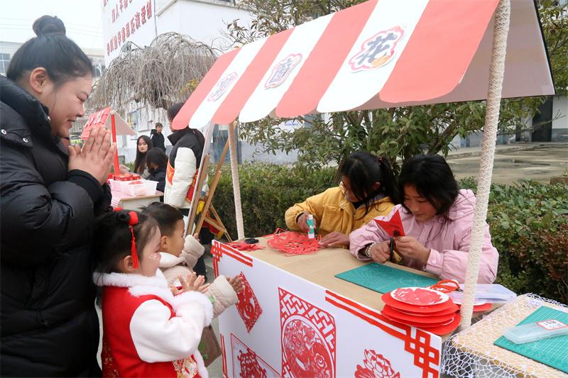 安徽颍上：多彩庆元旦 欢喜迎新年