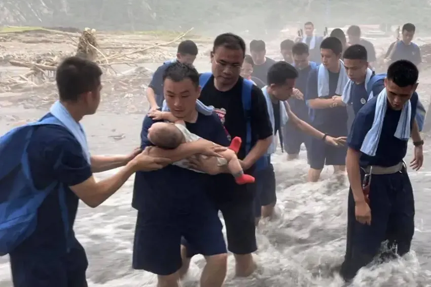 “小宝，还记得我吗？”暴雨中施救的消防员，重返门头沟