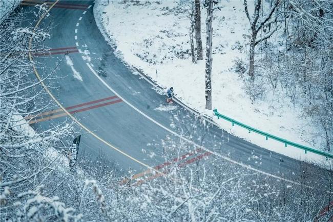 追峰贡嘎 雪山之约！2024贡嘎山海螺沟冰川挑战赛鸣枪开跑