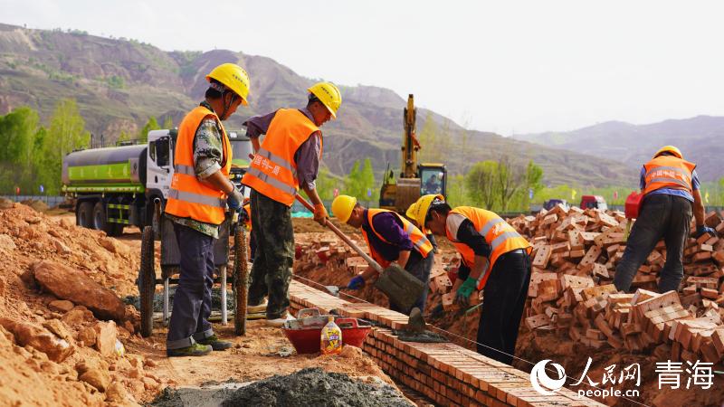 积石山地震青海民和灾后重建加速推进