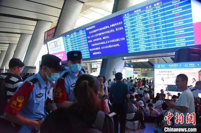 受山东地震影响部分列车停运、晚点 北京铁警全力做好旅客秩序维护工作