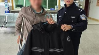 干洗店丢了一件价值近2000元的羽绒服，男子“顺手牵羊”被抓