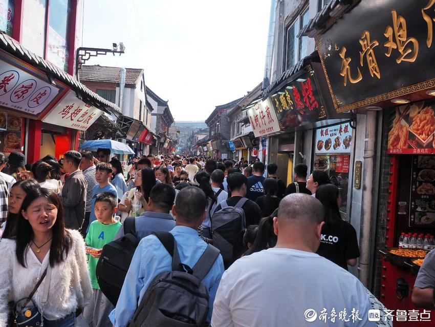 济南旅游的流量担当芙蓉街如此热闹，老板们累坏了也乐坏了