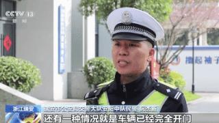 云南昆明“开门杀”导致三轮快递车驾驶员摔倒受伤