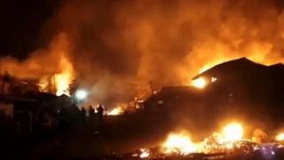 印度曼尼普尔邦骚乱持续：数百房屋汽车被烧毁 大批军队前往当地