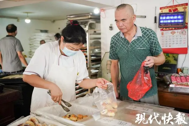 低糖版手工老月饼走俏，南通老店每天卖出3000个