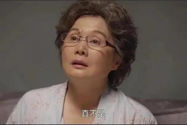 我61岁，晒被子时，顺手把儿媳的被子也晒了，现在肠子都悔青了