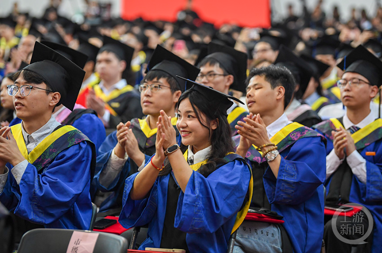 重庆邮电大学毕业典礼 校长寄语“毕业证只是一张入场券”