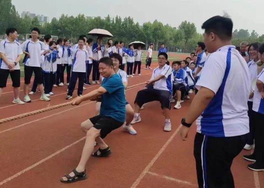 弘扬体育精神，激扬青春风采——济南市莱芜第一中学62级1级部举行德育活动拔河比赛