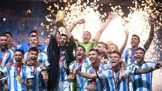 记者：阿根廷队教练组考虑是否征召更多球员参加6月的亚洲行