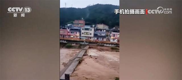 暴雨洪涝灾害应急响应广东清远小三江河水位降至警戒