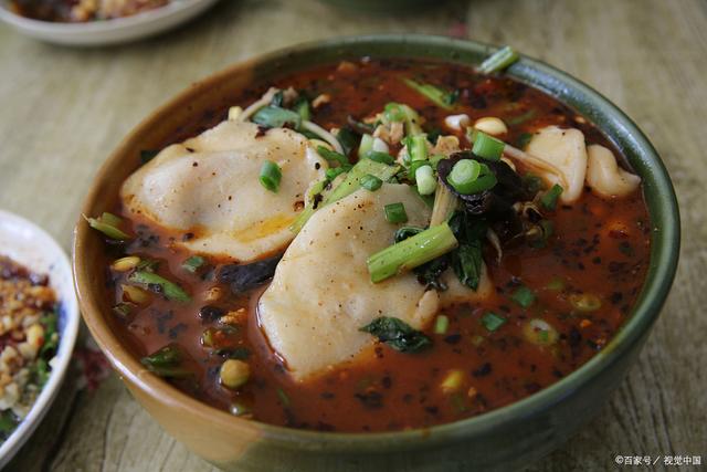 “炒肝儿，热腾腾的炒肝儿”，在北京美食中，那叫一个地道