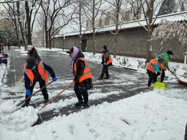 西城区积极开展冬季扫雪铲冰工作