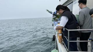 百余位逝者魂归大海，潍坊市第11次生态海葬活动在青岛举行